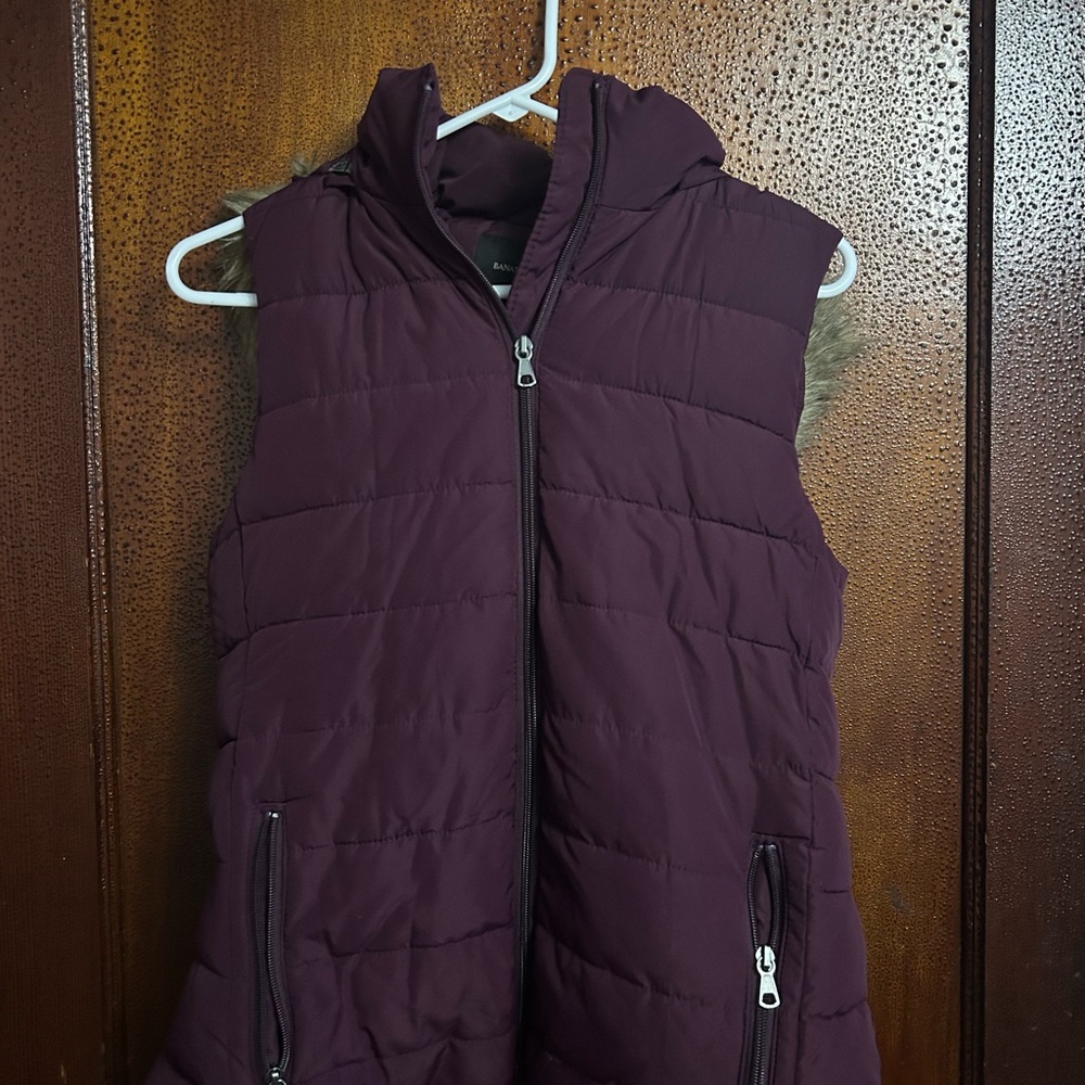 Banana Republic Vest Detachable Fur Hood Size Small GUC Winter Warm Lined